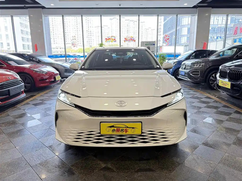 Toyota Camry 2024 Hybrid 2.0HGVP Luxury Edition фото 2