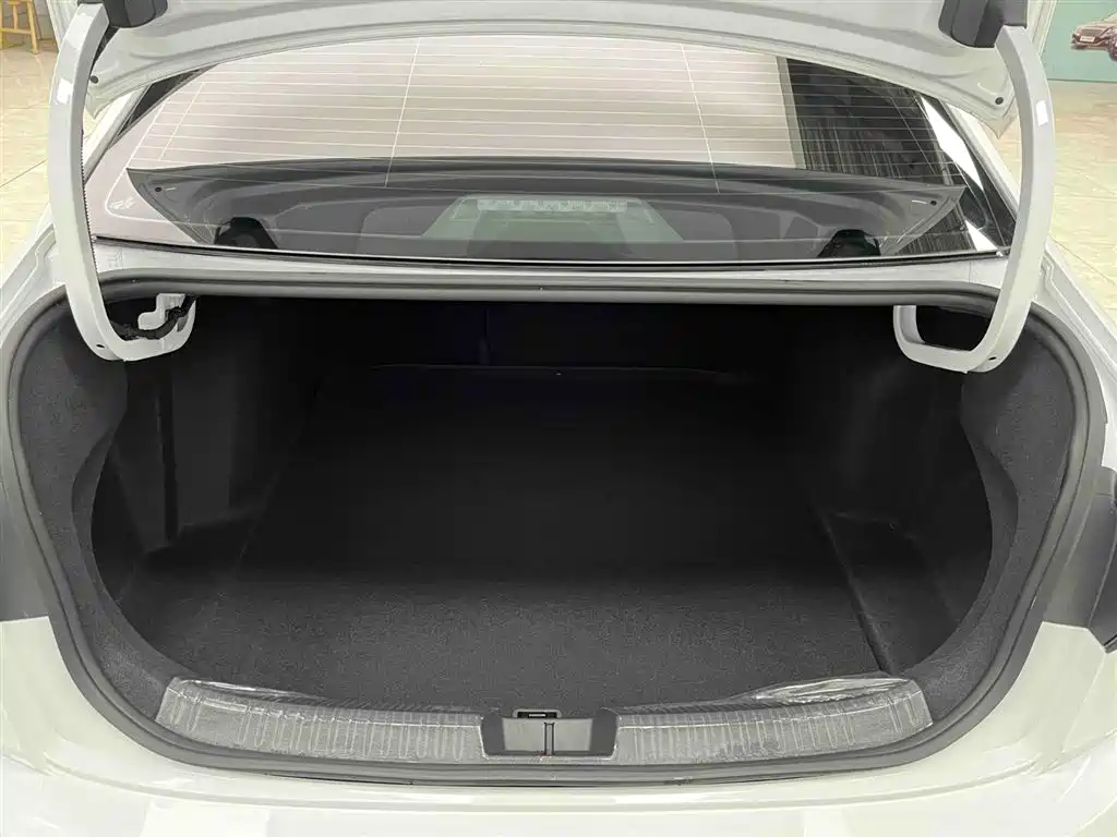 Volkswagen Sagitar 2023 300TSI DSG Surpassing Edition фото 16