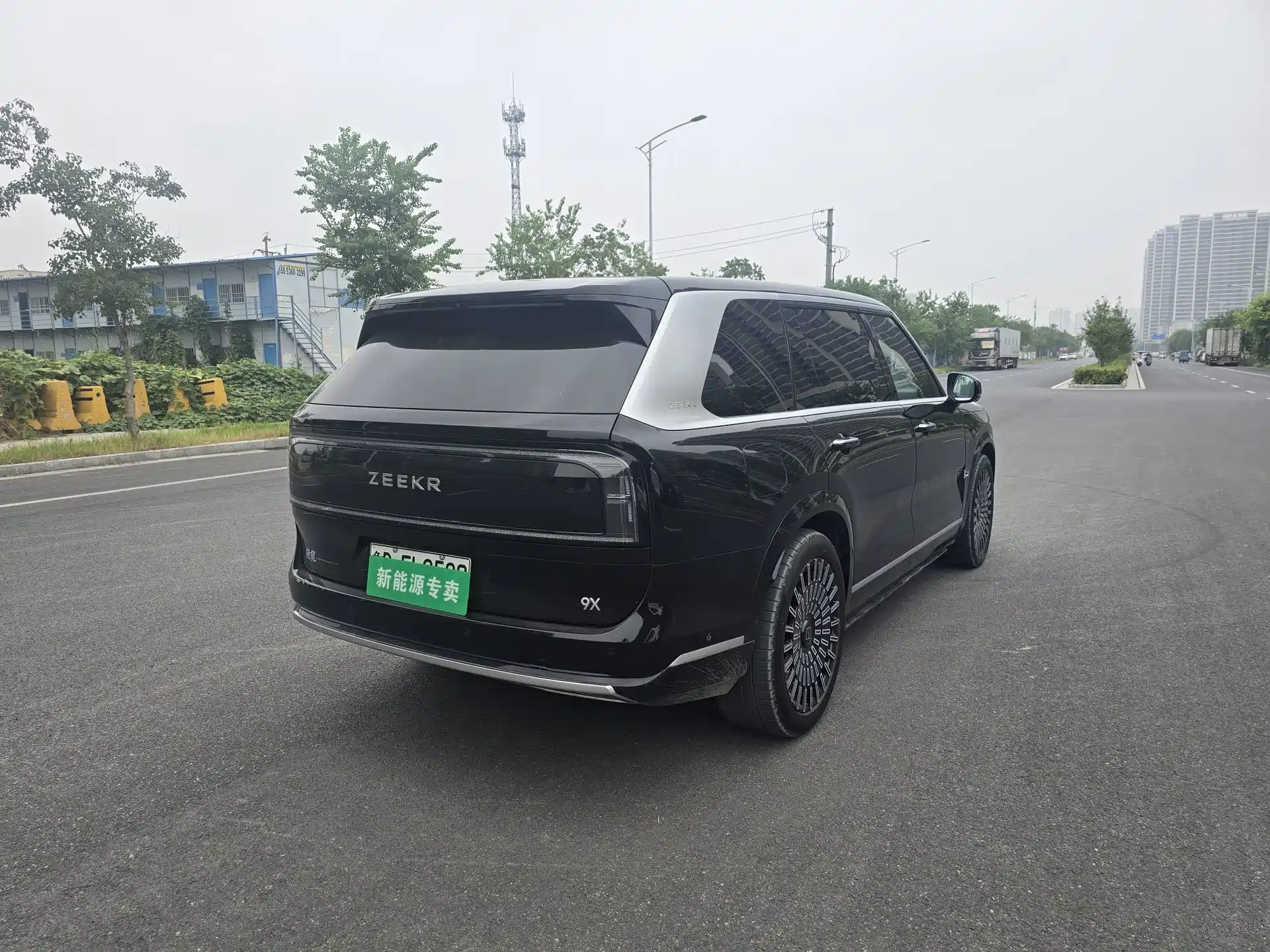 Photo 8 - ZEEKR 9X