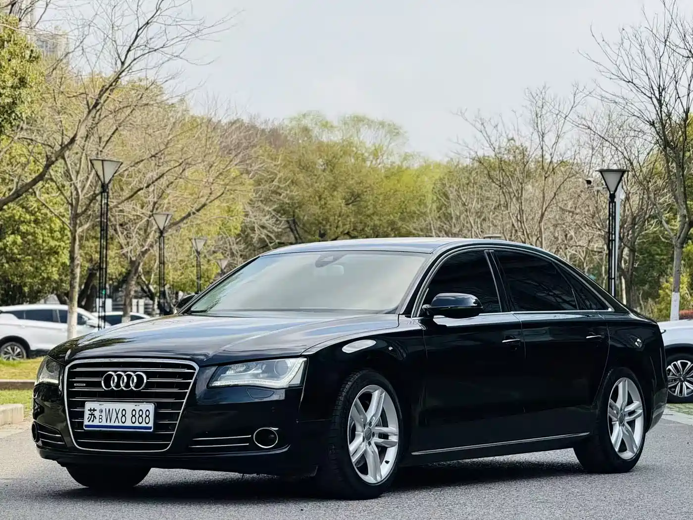 Фото 1 - Audi A8