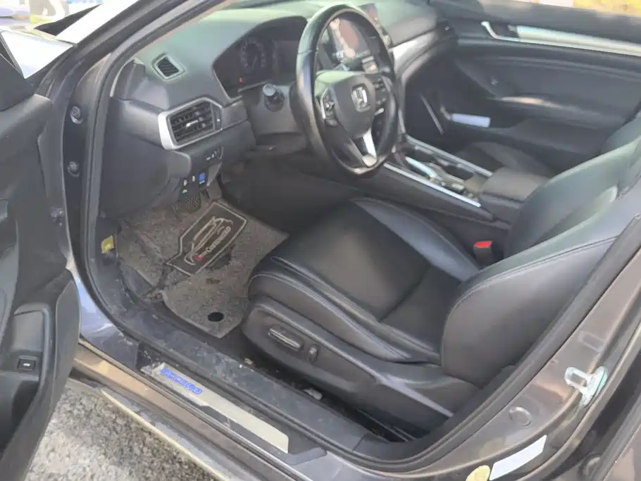 Фото 9 - Honda Accord