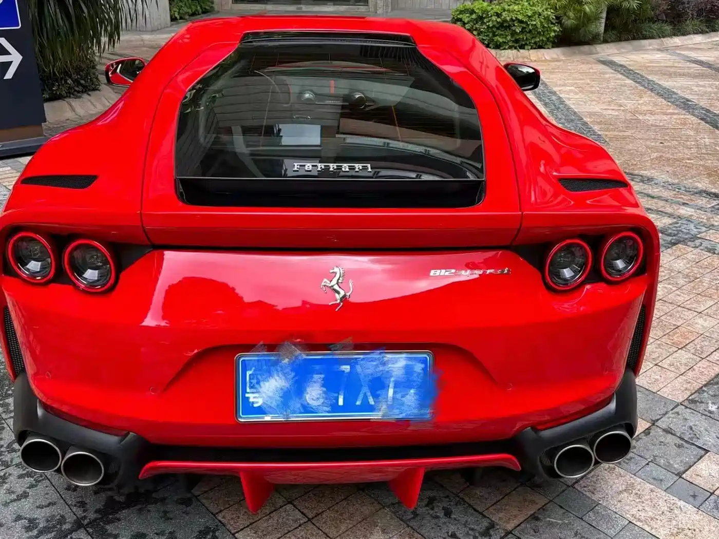 FERRARI 812
