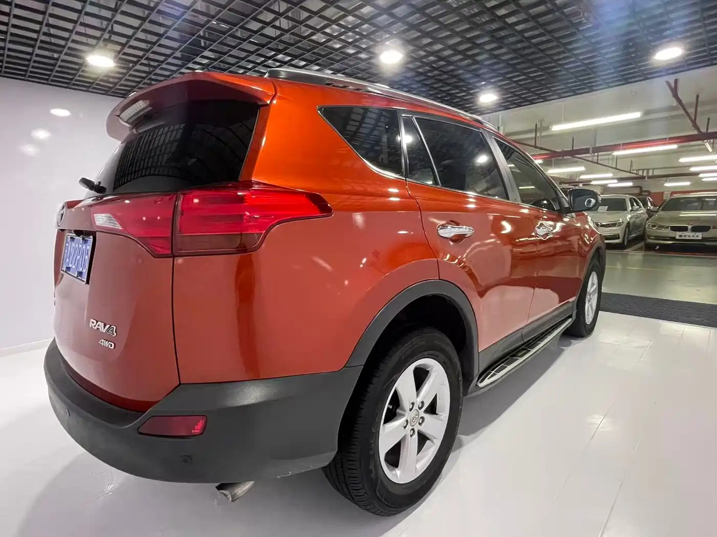 Photo 8 - Toyota RAV4