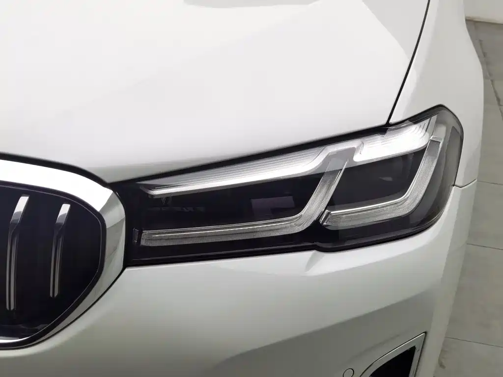 Photo 7 - BMW 5 Series