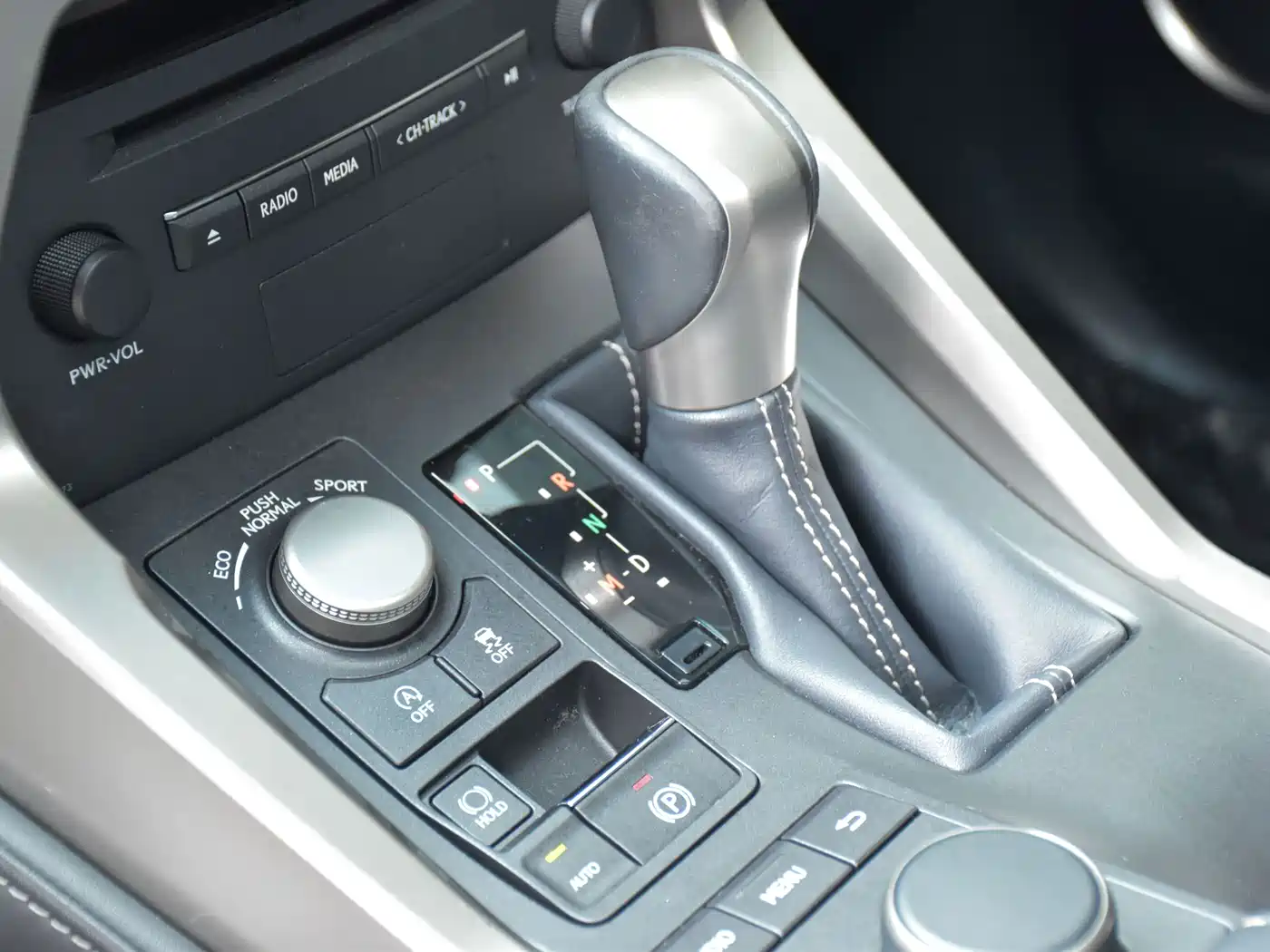 Фото 12 - Lexus NX