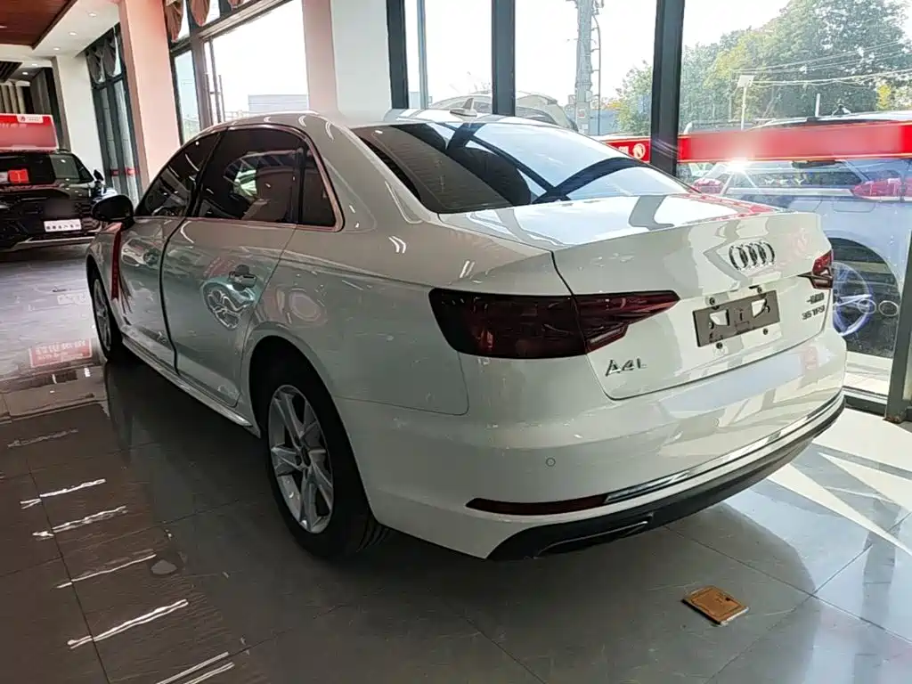 Фото 23 - Audi A4L