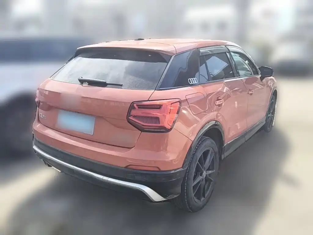 Photo 10 - Audi Q2L
