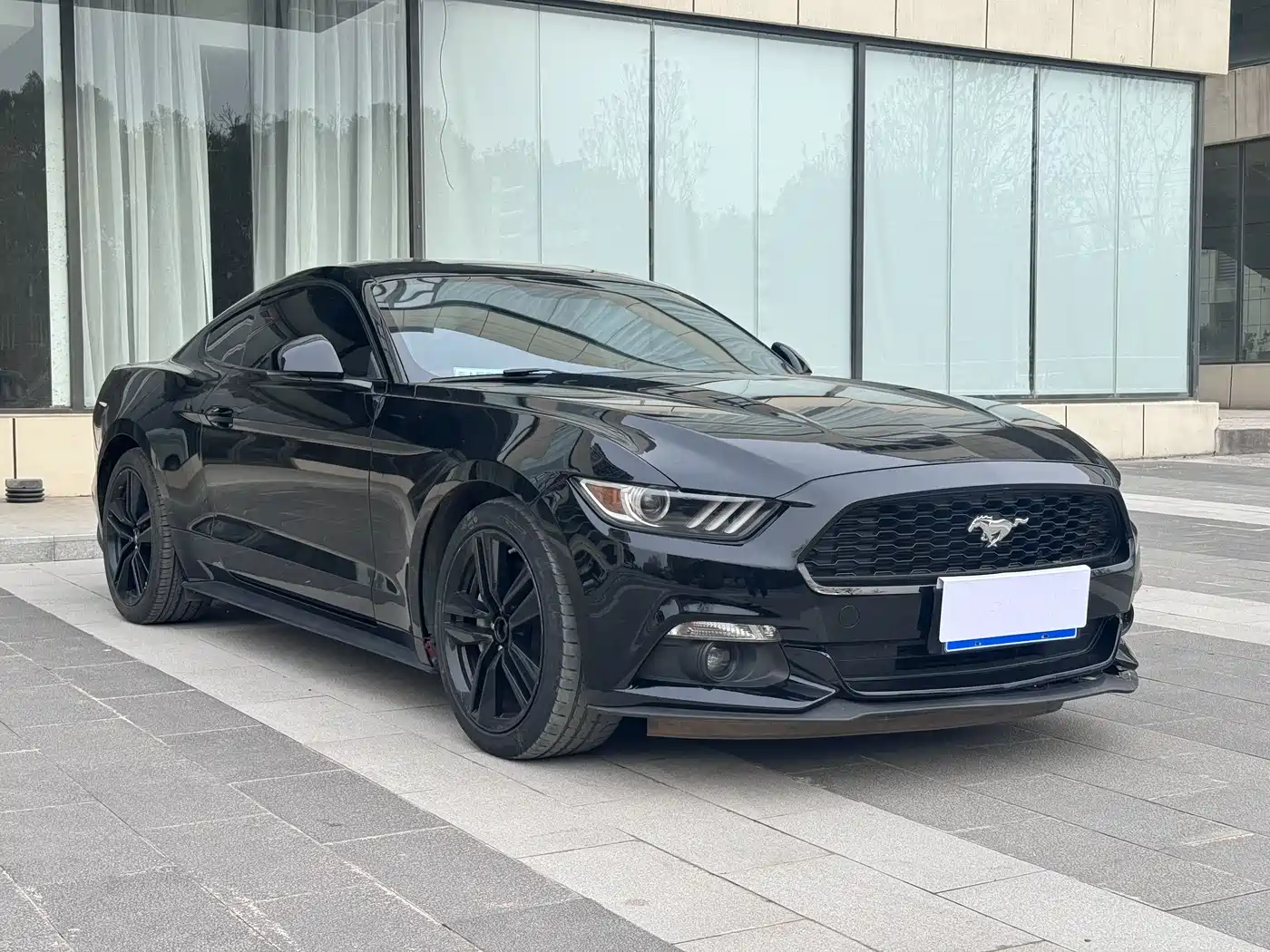 FORD MUSTANG