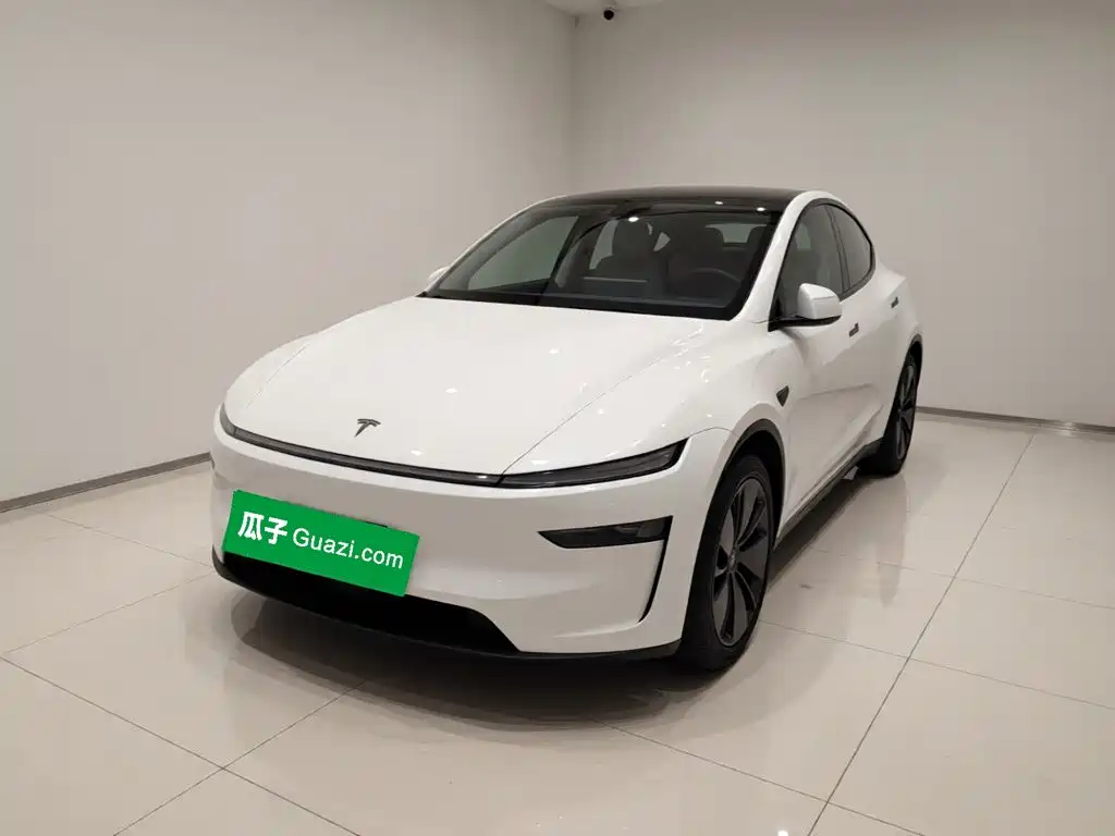 Tesla Model Y 2025