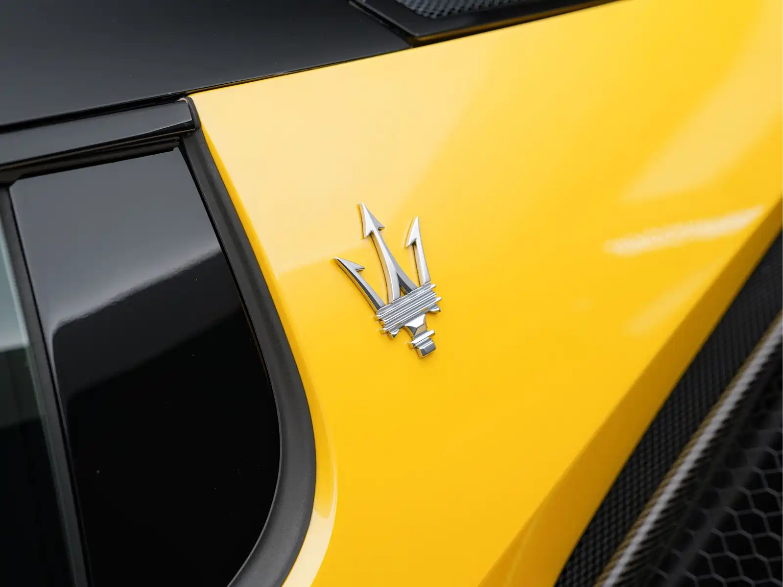 Photo 13 - Maserati MC20