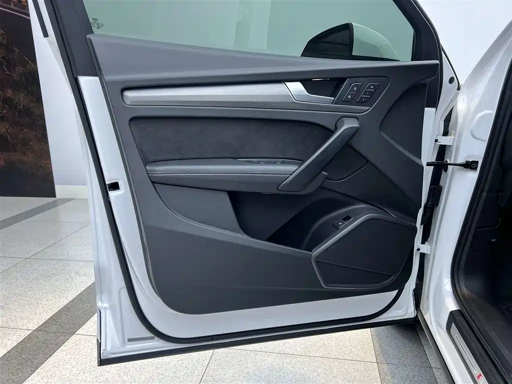 Audi Q5L Sportback 2022 40 TFSI Luxury фото 30