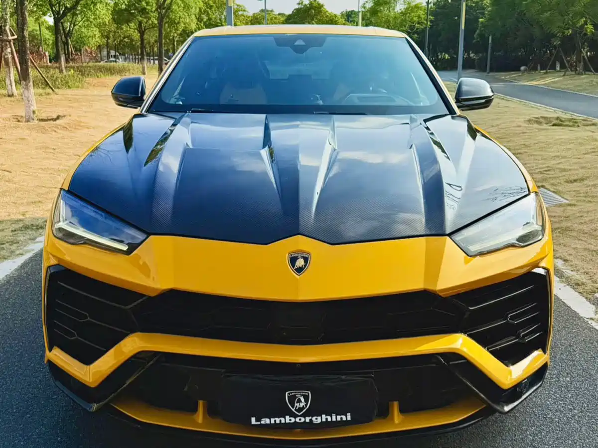 Фото 2 - Lamborghini Urus