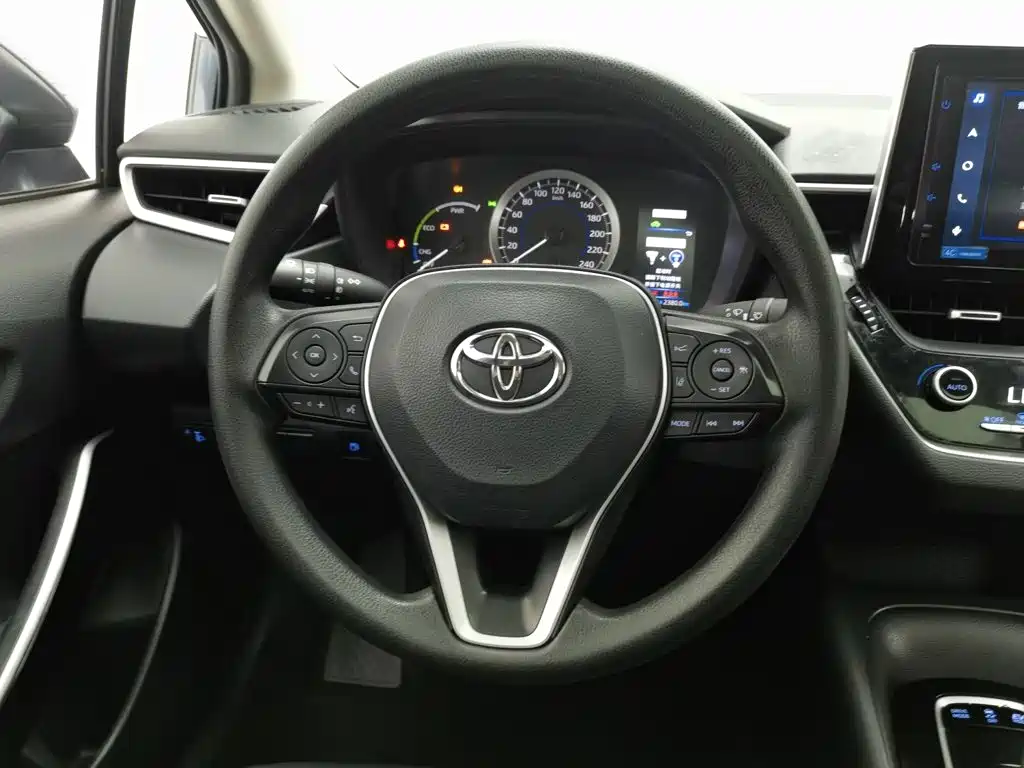 Фото 11 - Toyota Corolla