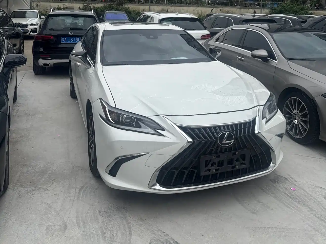 Lexus ES 2022 200 Luxury Edition