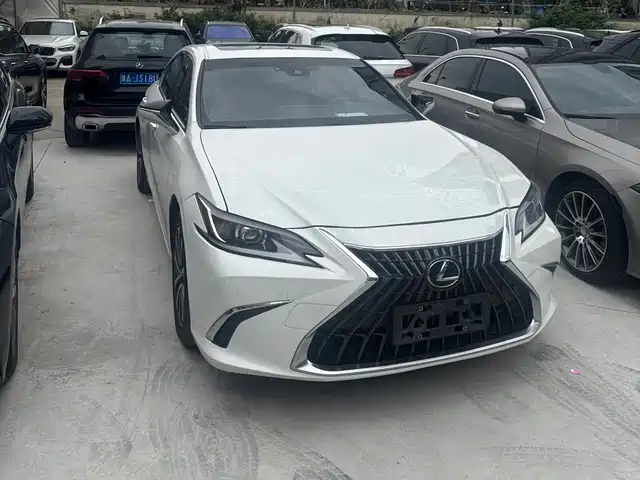 Lexus ES 2022 200 Luxury Edition