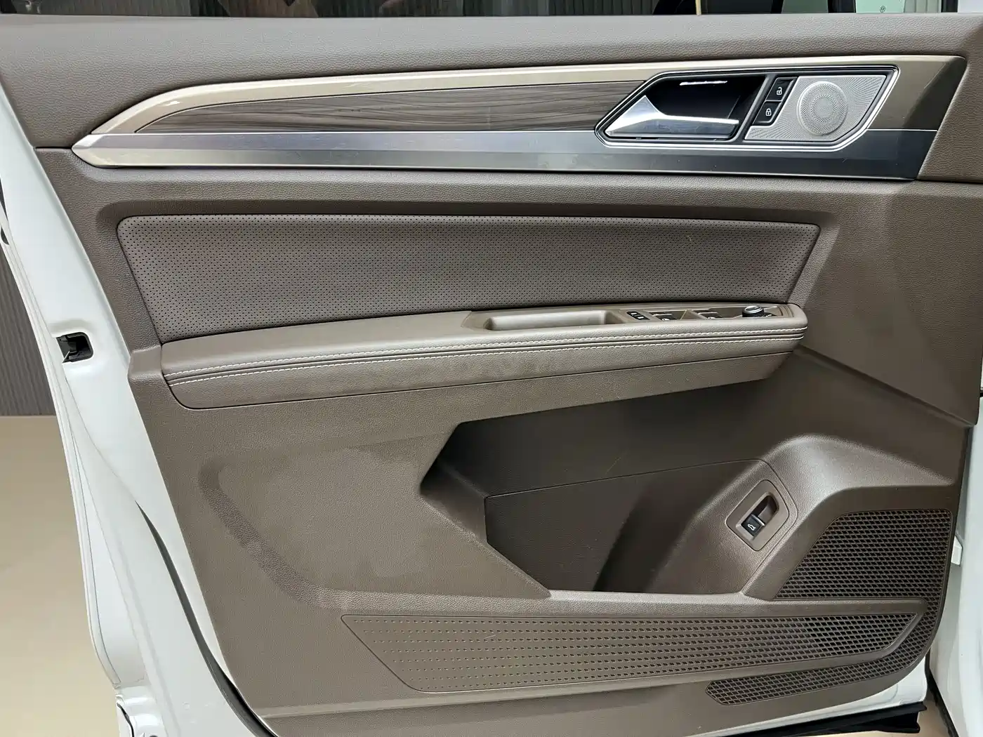 Volkswagen Viloran 2020 330TSI Luxury Edition фото 7