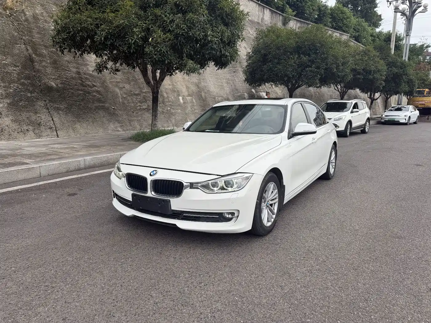 Photo 1 - BMW 3 Series