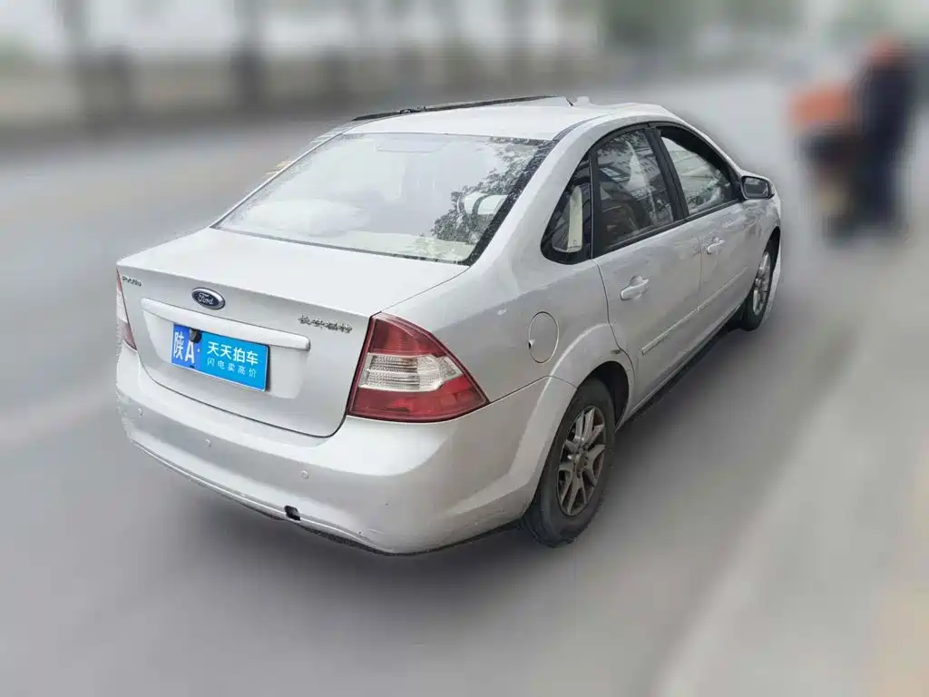 Фото 2 - Ford Focus