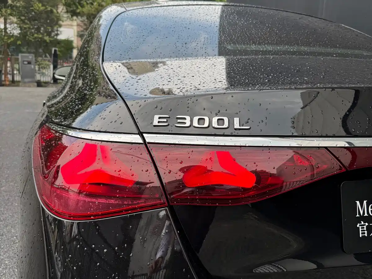 Mercedes-Benz E-Class, миниатюра 12