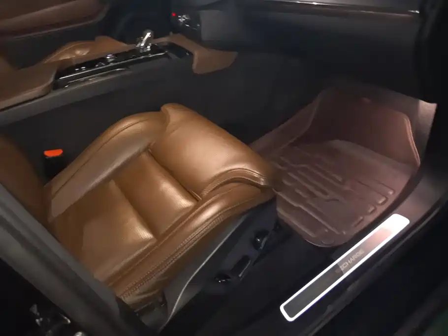 Фото 8 - Volvo XC90 Plug-in Hybrid