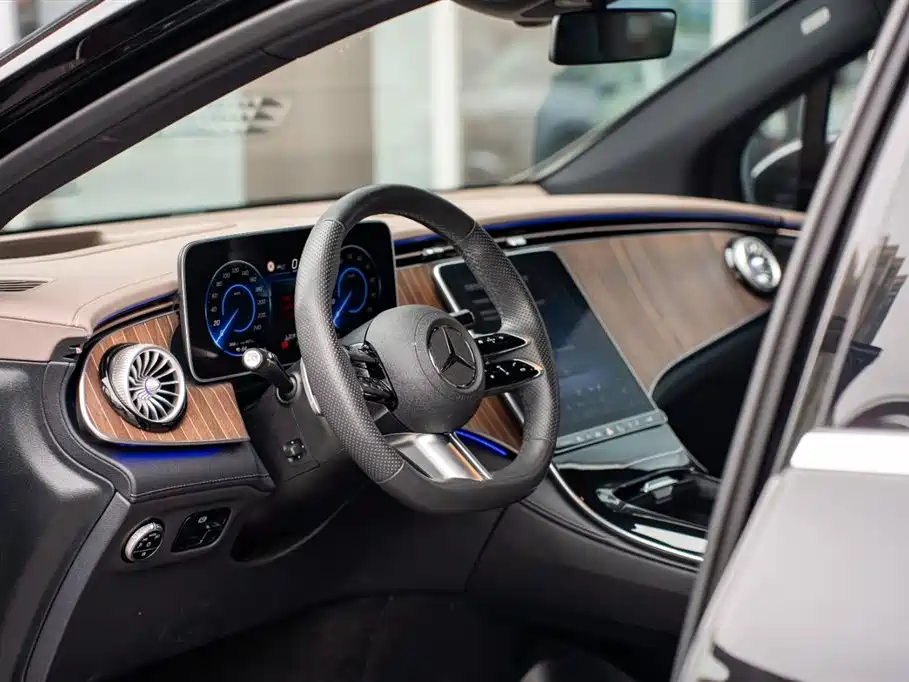 MERCEDES-BENZ EQE SUV