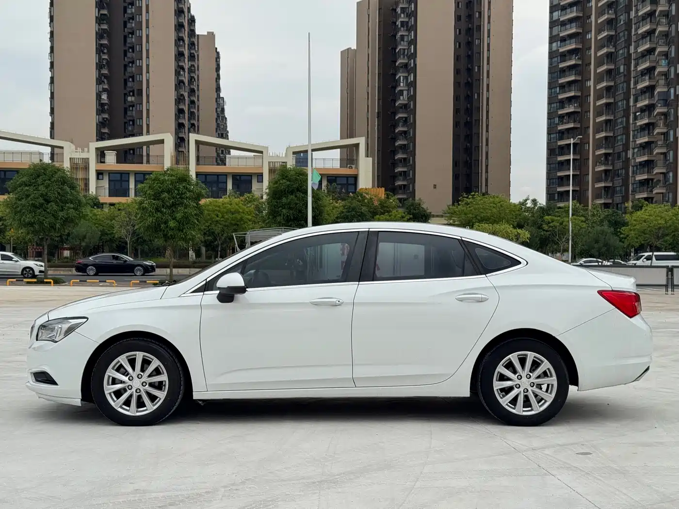 Buick Verano 2016 2015 Sedan 20T Dual-clutch Leading