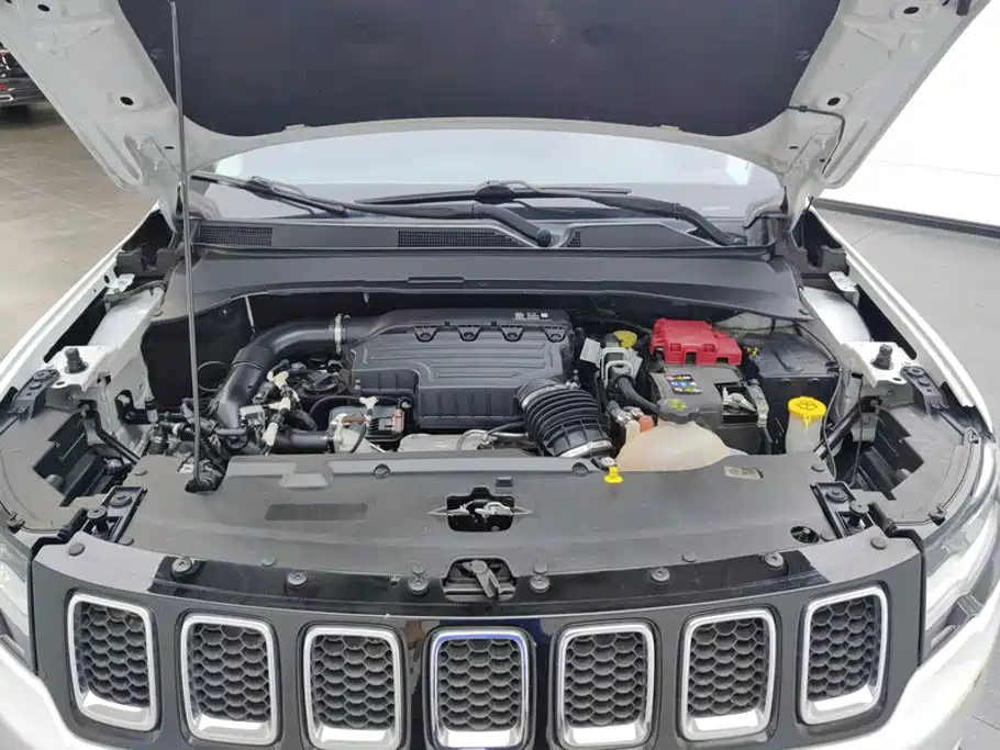 Photo 10 - Jeep Compass