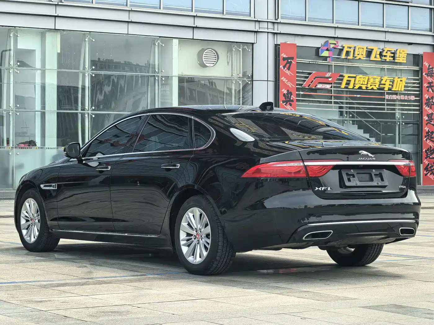 Jaguar XFL 2017 XFL 2.0T 240PS Luxury Edition фото 5