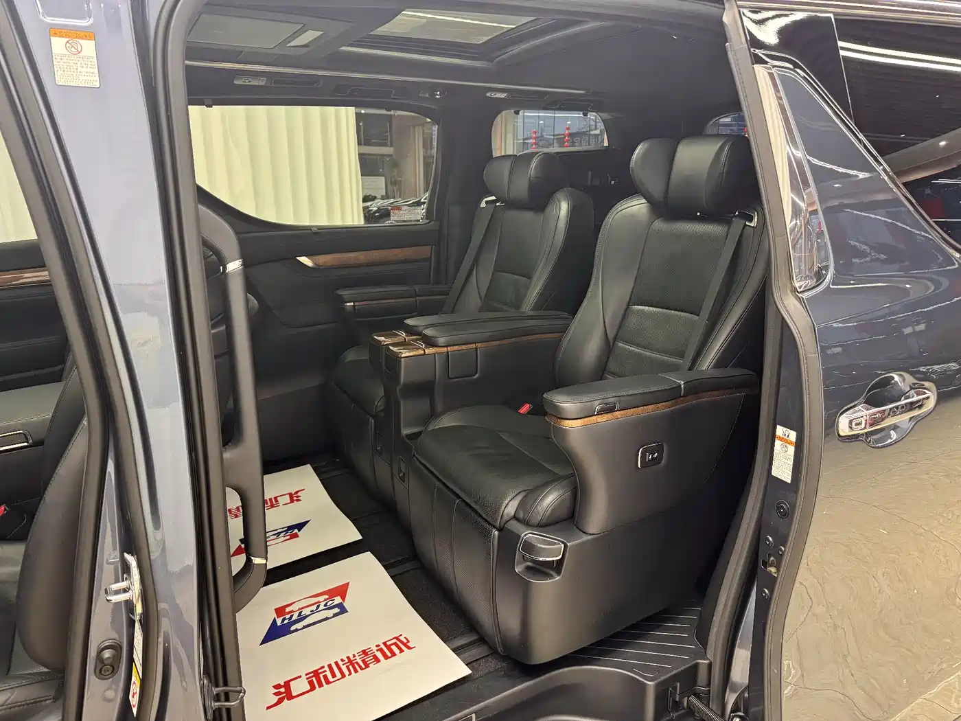 Toyota Alphard 2015 3.5L Premium Edition фото 17