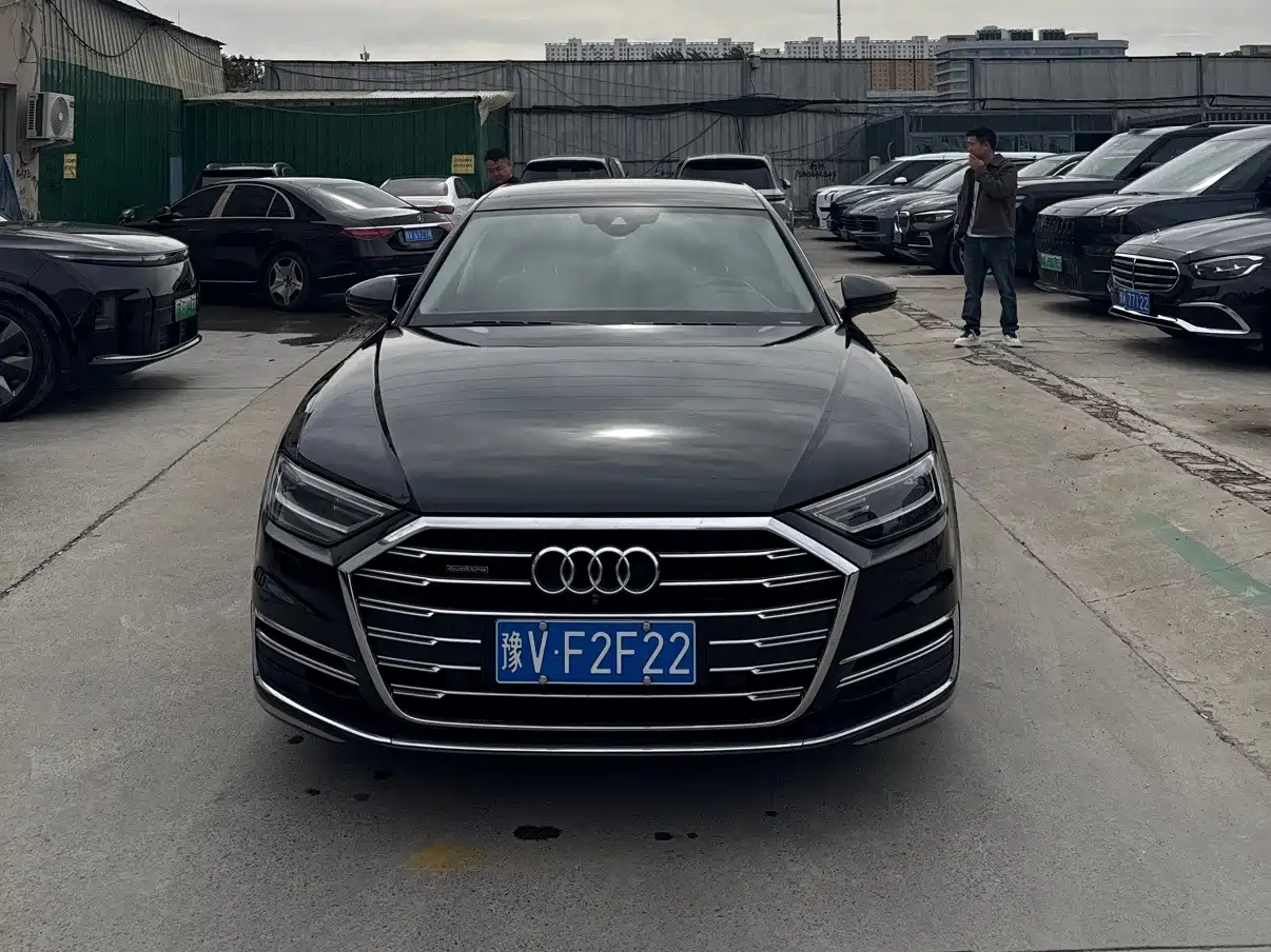 Photo 2 - Audi A8