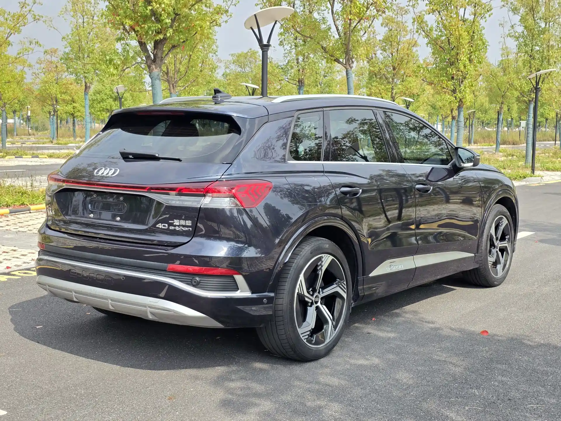 Photo 4 - Audi Q4 e-tron