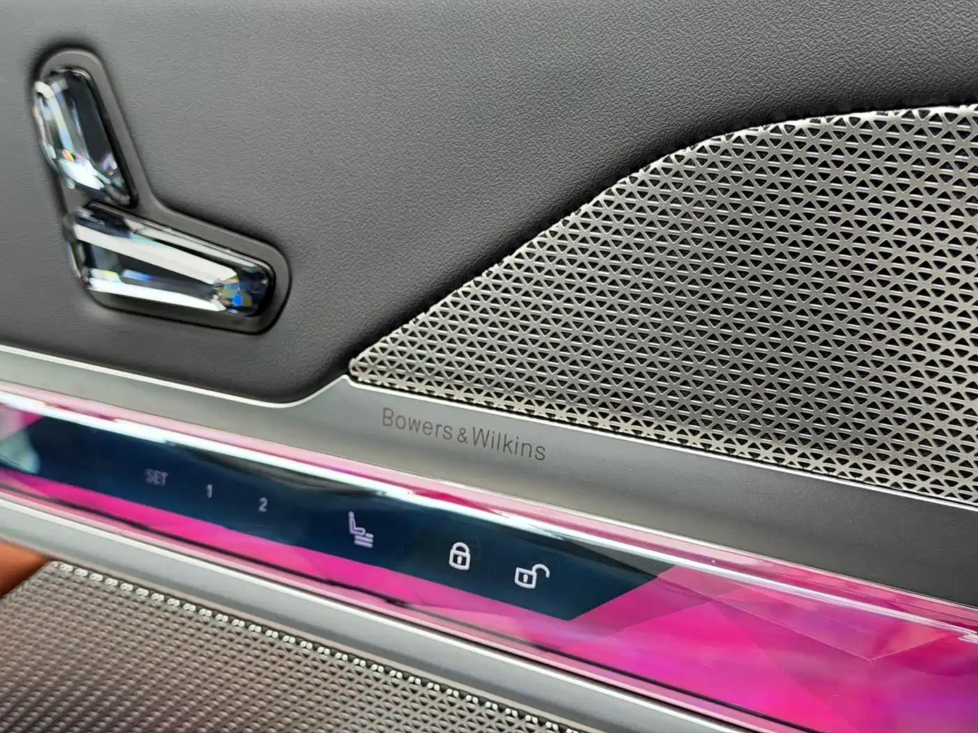 BMW 7 Series 2023 740Li Exclusive M Sport Package фото 14