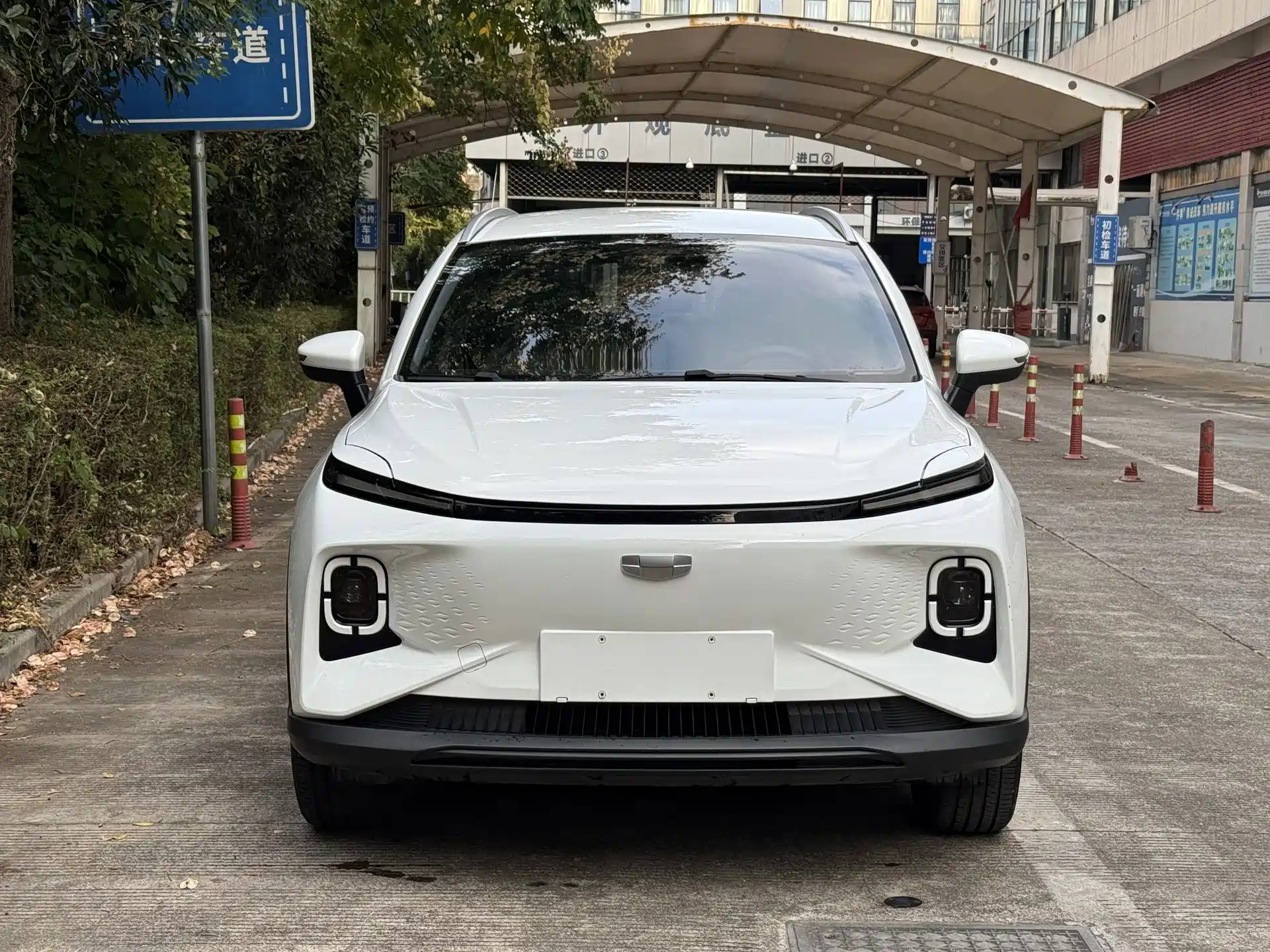 Фото 2 - Geely Geometry E Firefly