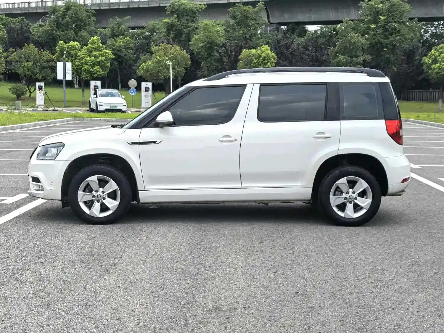 Photo 2 - Škoda Yeti