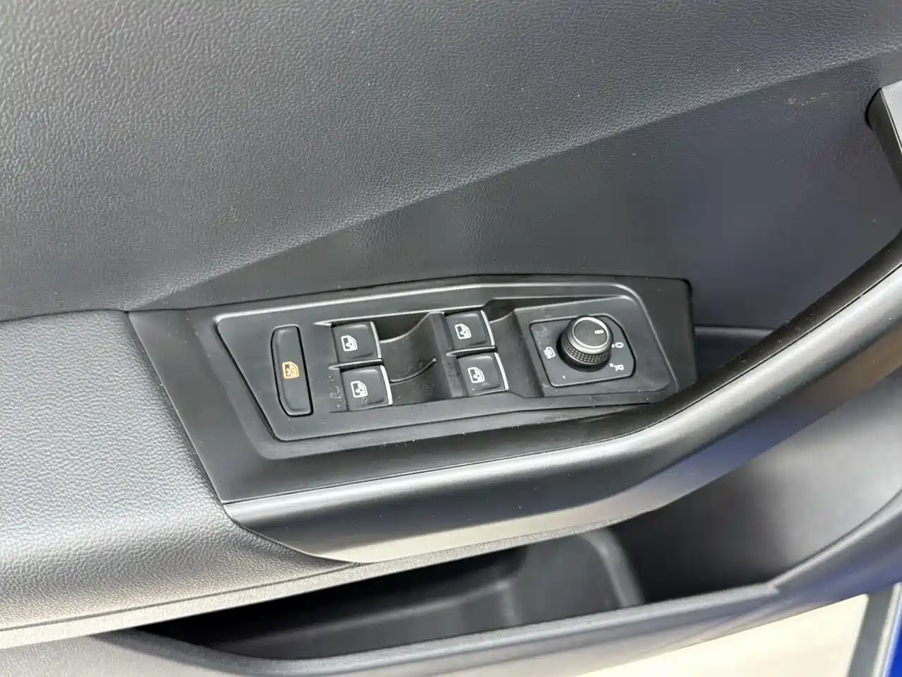 VOLKSWAGEN T ROC EXPLORING SONGS