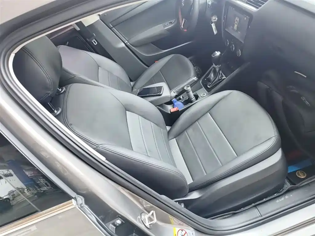 Škoda Octavia 2017 Classic 1.6L Automatic Comfort фото 25