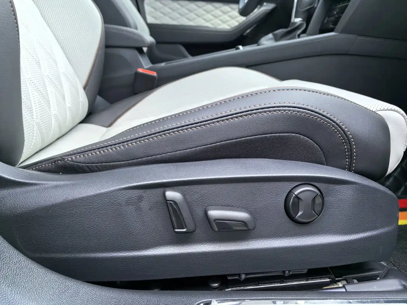 Volkswagen Magotan 2025 2025 Popular Edition 330TSI DSG Luxury