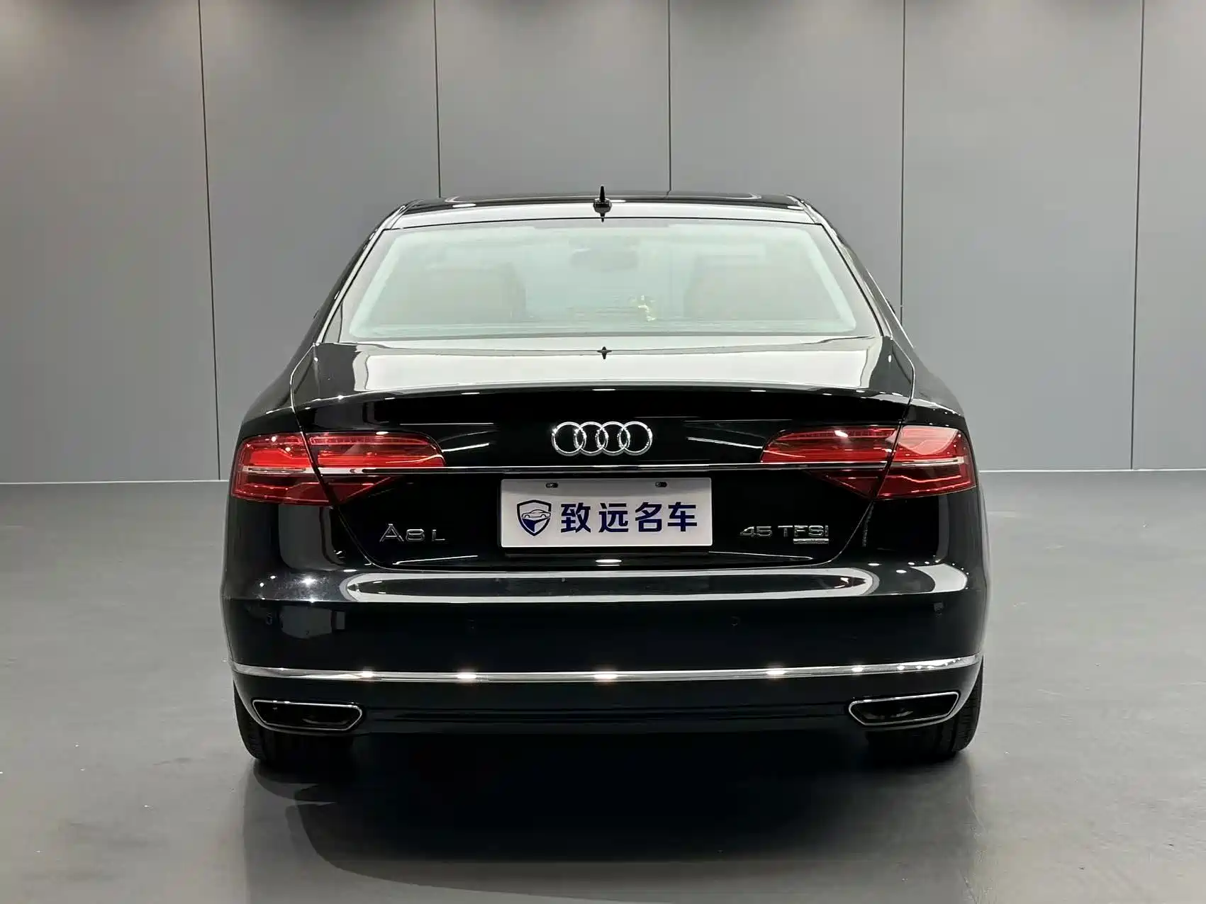 Photo 4 - Audi A8