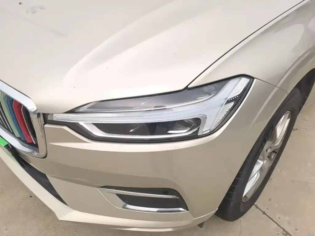 Фото 24 - Volvo XC60
