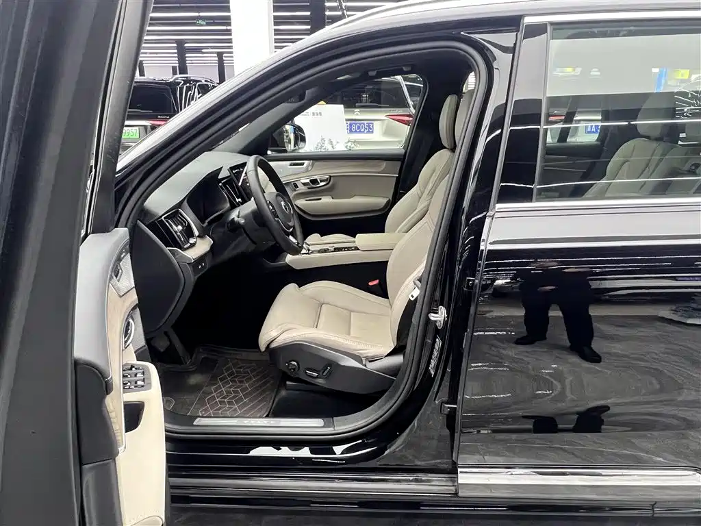 VOLVO XC90 PLUG IN HYBRID