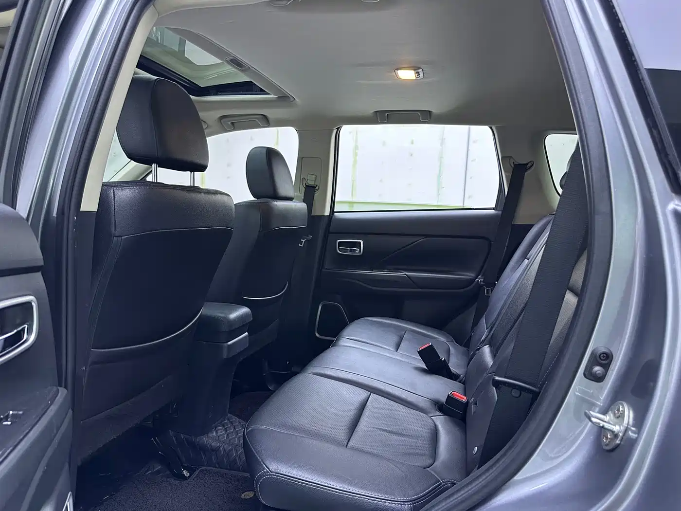 Mitsubishi Outlander 2018 2.4L 4WD Elite Edition 5-seater фото 9
