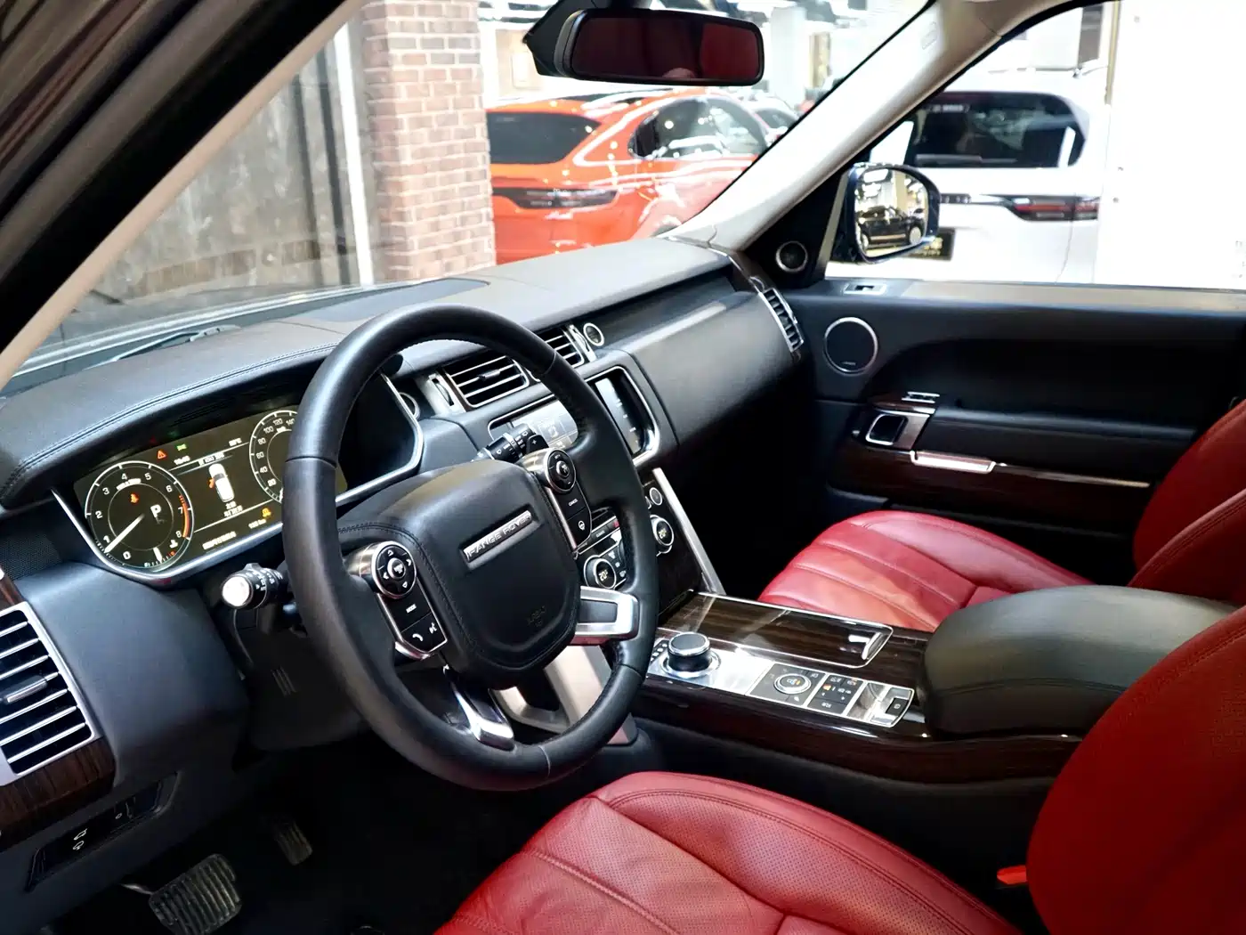 Photo 12 - Land Rover Range Rover
