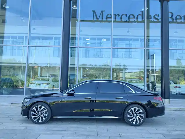 Mercedes-Benz E-Class 2025 E 300 L Luxury — фото 3
