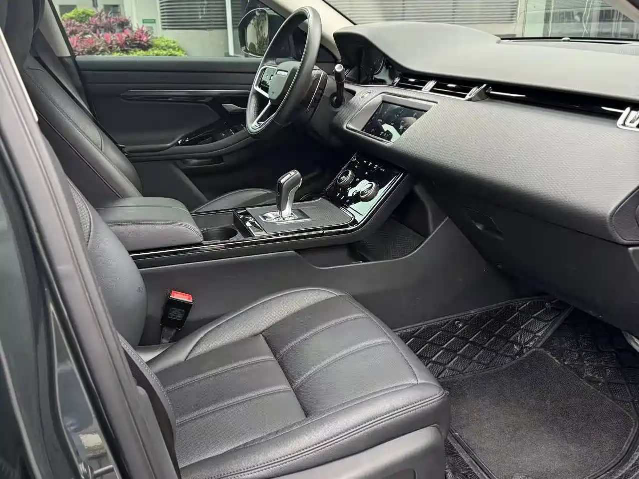 Land Rover Range Rover Evoque 2023 Range Rover Evoque L 200PS Elite Edition фото 15