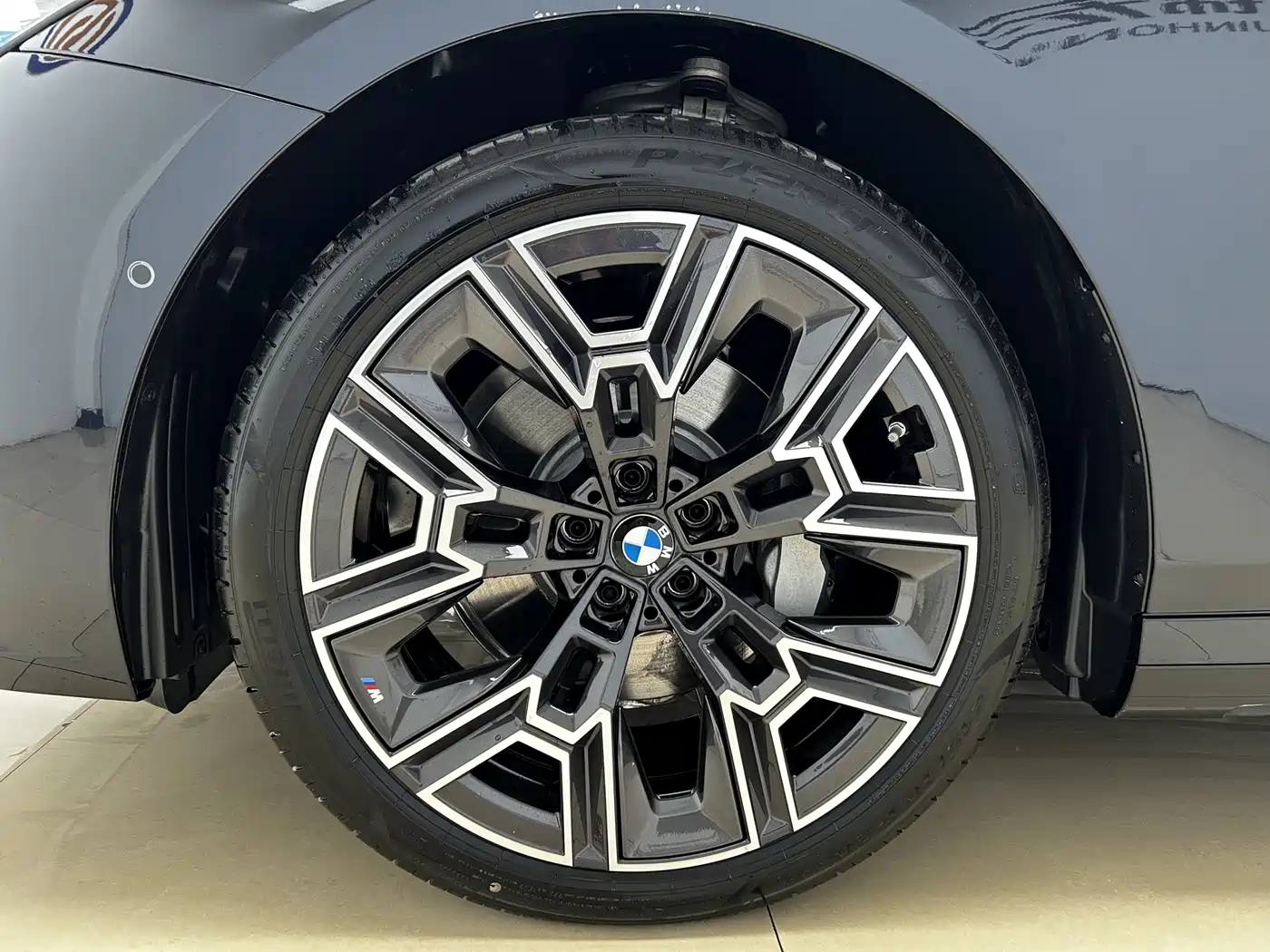 BMW 5 Series 2025 530Li Premium M Sport Package фото 24