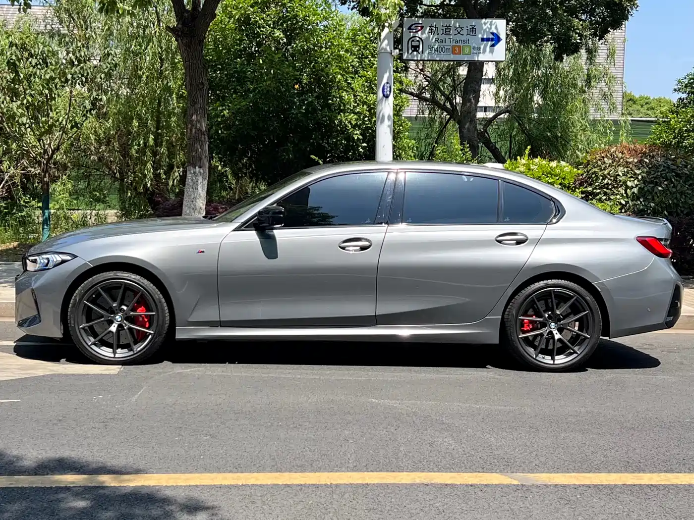 BMW 3 Series 2025 330Li Premium M Sport Night Edition фото 3