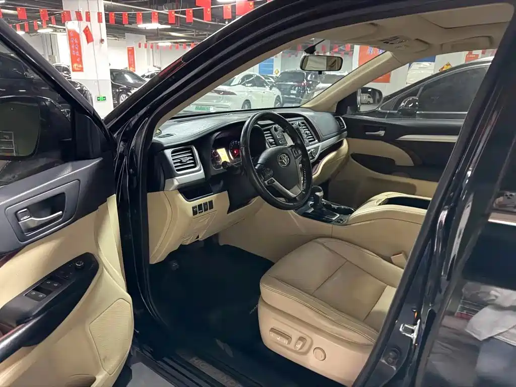 Photo 3 - Toyota Highlander