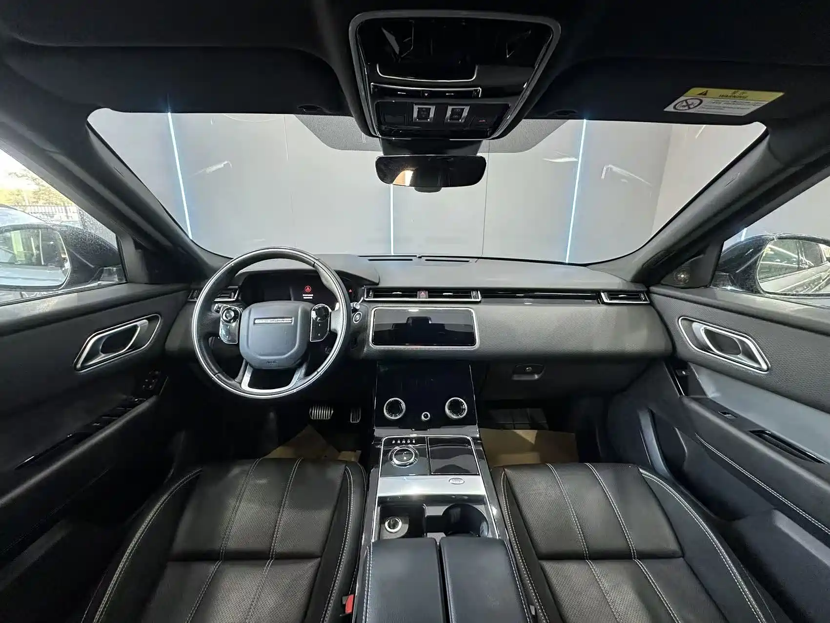 Фото 9 - Land Rover Range Rover Velar