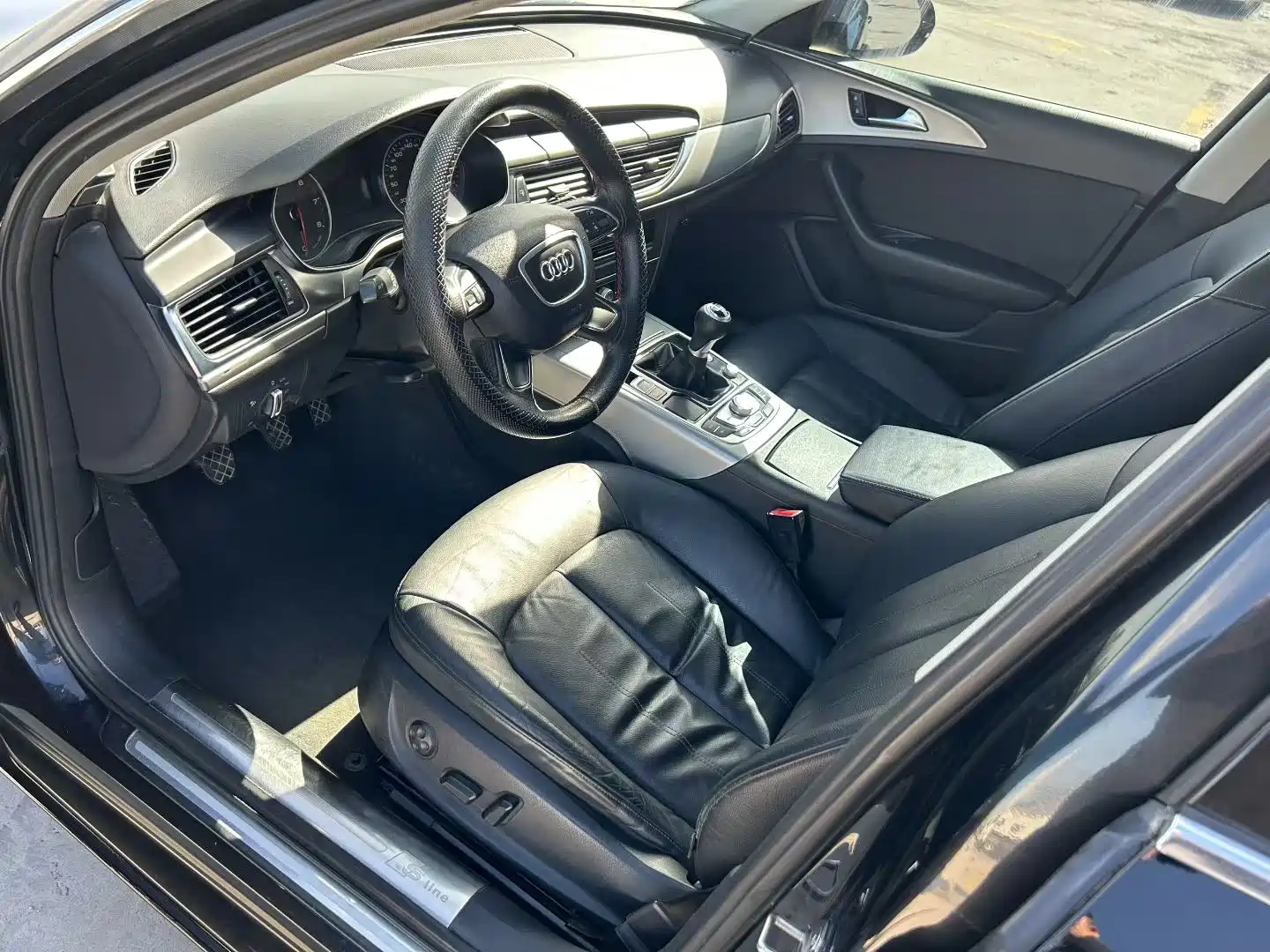 Photo 4 - Audi A6L