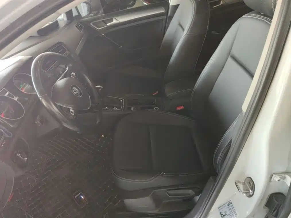 Volkswagen Golf 2020 200TSI DSG Comfort Progressive Edition фото 9